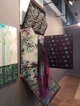 RUXANDRA CHIVU // IRIDISCENT URBAN FOREST, INSTALAȚIE ARTISTICĂ - PREZENTARE COLECȚIE DESIGN TEXTIL PENTRU DECOR DE INTERIOR