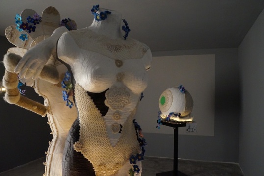 ISABELLA BECHEANU // SIMTE-M-AȘA