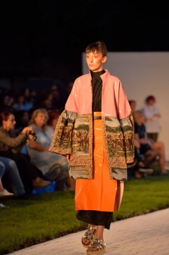 CARLA SIBICEANU // RUG UP