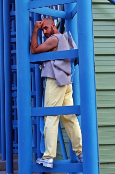 DAIANA DENISA MEZIN // ÎMBRĂCĂMINTE PENTRU TRUPURI SOLIDARE