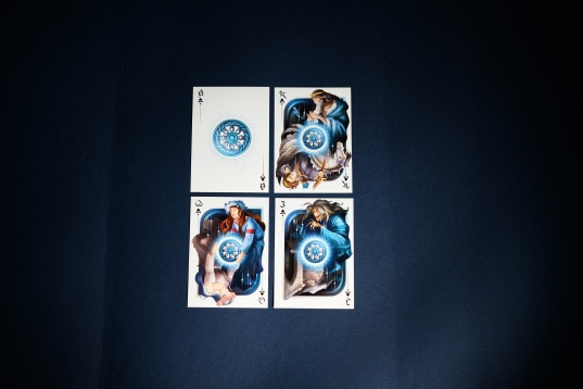 MIHAELA RĂILEANU // CĂRȚI DE JOC SACRU ȘI PROFAN. INTERPRETAREA SIMBOLURILOR SACRE PRIN ELEMENTE VIZUALE DESTINATE FORMATELOR MICI