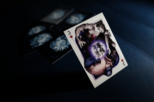 MIHAELA RĂILEANU // CĂRȚI DE JOC SACRU ȘI PROFAN. INTERPRETAREA SIMBOLURILOR SACRE PRIN ELEMENTE VIZUALE DESTINATE FORMATELOR MICI