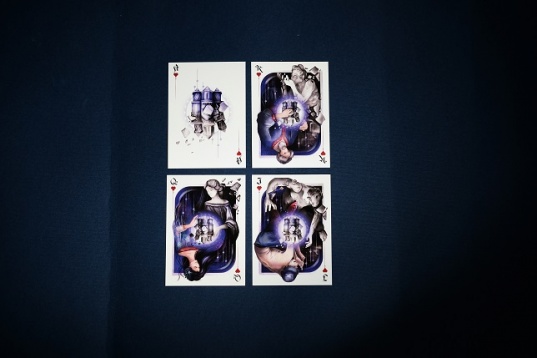 MIHAELA RĂILEANU // CĂRȚI DE JOC SACRU ȘI PROFAN. INTERPRETAREA SIMBOLURILOR SACRE PRIN ELEMENTE VIZUALE DESTINATE FORMATELOR MICI