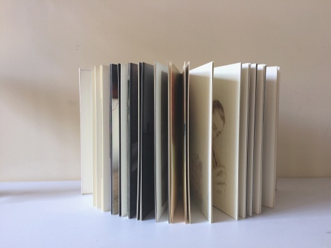 MIRUNA RADOVICI // MANGER DU FROMAGE LA NUIT VOUS FAIT FAIRE DES RÊVES ÉTRANGES” 