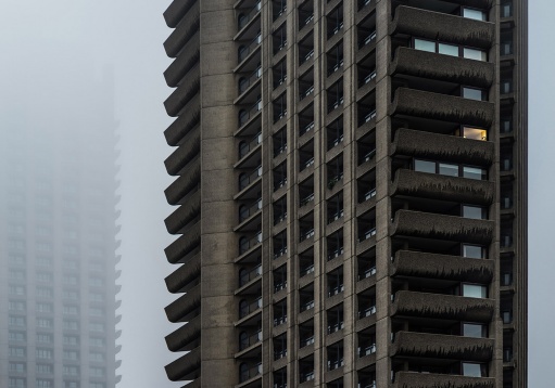 F A R - 12 Fotografi de Arhitectură din România