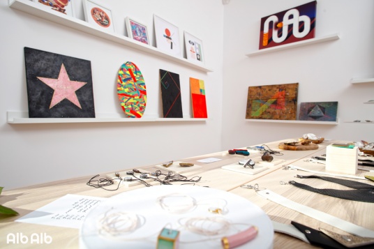 AlbAlb, un nou concept de spațiu dedicat artei și designului, s-a deschis în București