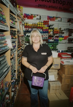 La pas prin cartier: Magazinul Pictor, culoare și inspirație pentru artiști