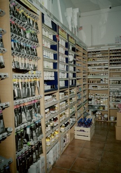 Paradisul magazinelor de arte plastice 