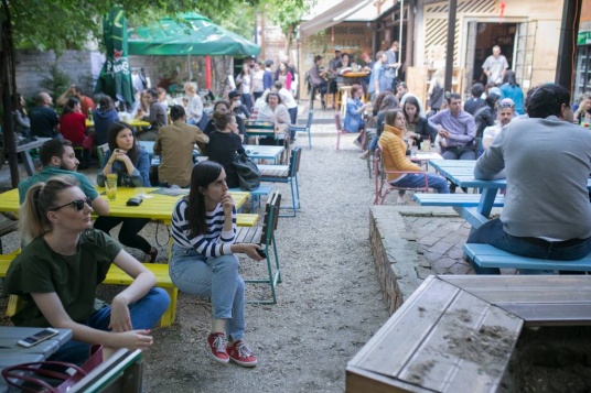 Tinerii antreprenori care au redefinit boemia bucureșteană prin J’ai Bistrot