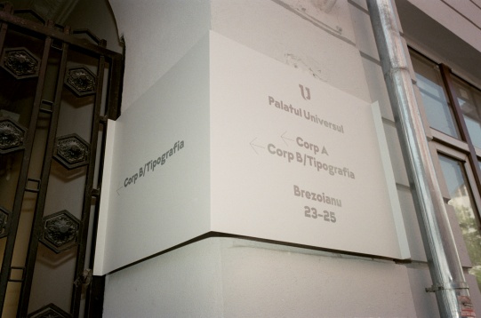 O călătorie în spațiu și timp în Universul