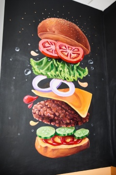 La pas prin cartier: Van-ul cu burgeri transformat în bistro