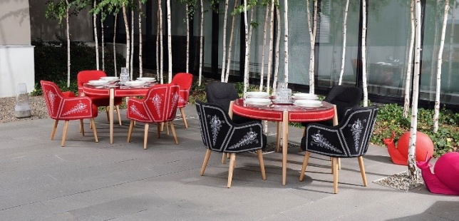 Familia care a crescut un brand românesc de mobilă recunoscut prin calitate și inovație