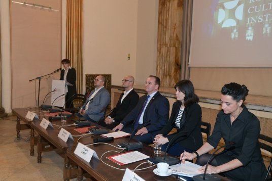 Proiectul „Conversaţii neterminate asupra importanţei absenţei" reprezintă România la Biennale di Venezia 2019