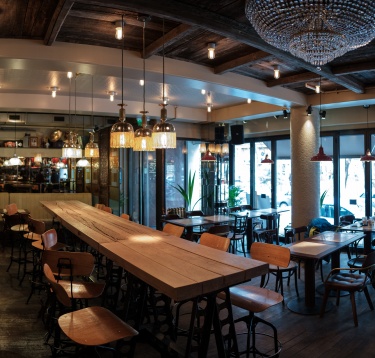 La pas prin cartier: Salon Golescu, nostalgie în note muzicale