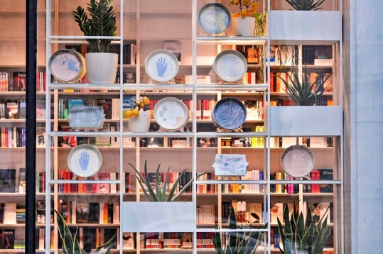 MODUL CĂRTUREȘTI // Între vederi domestice - expoziție de ceramică