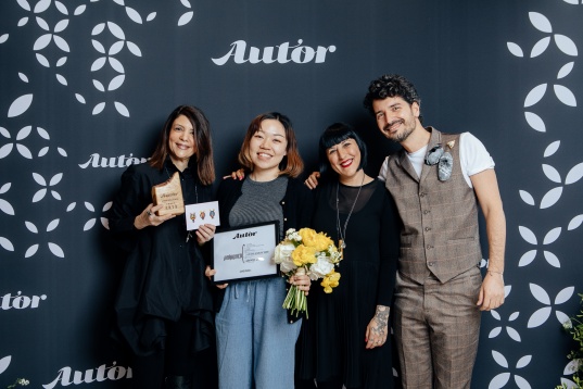 AUTOR de zece ani și-a decernat premiile anuale