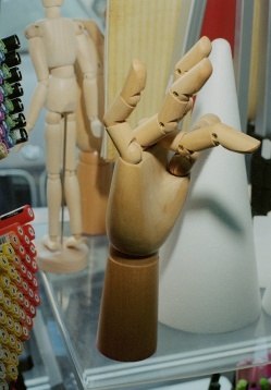 Dan Caramangiu: Am dorit să fim mai aproape de clienţii-consumatori, fie că este vorba de artişti profesionişti, studenţi sau aspiranţi