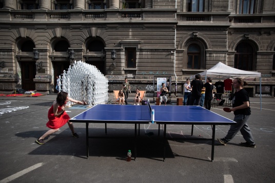 Comunități la dospit: Edgar Quinet și curtea U.A.U.I.M