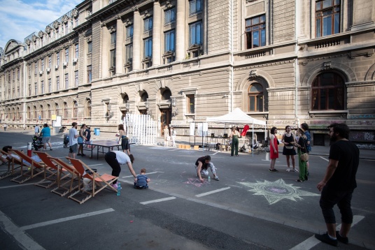 Comunități la dospit: Edgar Quinet și curtea U.A.U.I.M