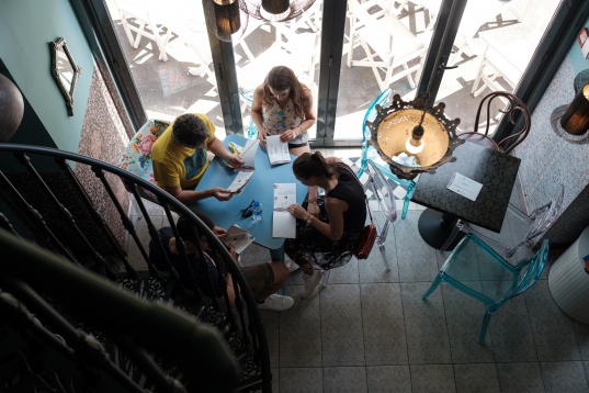 Cum să te îndrăgostești de cafea și de fapte bune la Sheida Coffee & Stories 