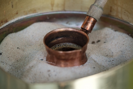 Cum să te îndrăgostești de cafea și de fapte bune la Sheida Coffee & Stories 