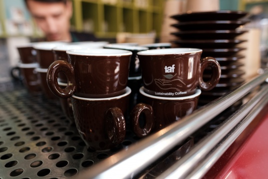 Cum să te îndrăgostești de cafea și de fapte bune la Sheida Coffee & Stories 