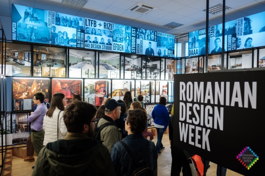 EXHIBIT YOUR WAY - partener al evenimentelor Diploma și Romanian Design Week