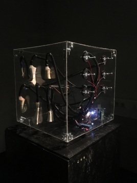 Expoziția BINAR aduce în fața publicului bucureștean proiecte recunoscute internațional, la granița dintre design, tehnologie și artă 