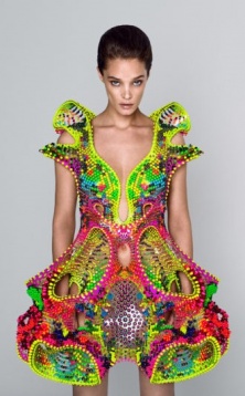 Expoziția BINAR aduce în fața publicului bucureștean proiecte recunoscute internațional, la granița dintre design, tehnologie și artă 