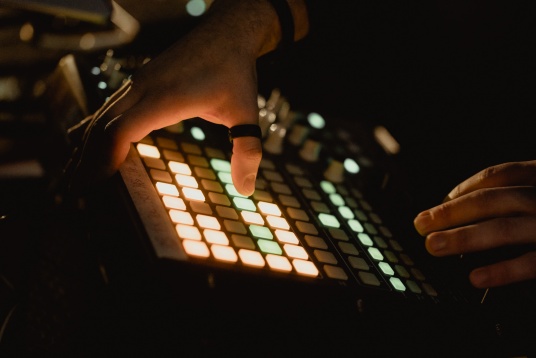 S-a încheiat prima ediție a expoziției BINAR, care a prezentat o radiografie a inițiativelor românești la granița dintre artă și tehnologie 