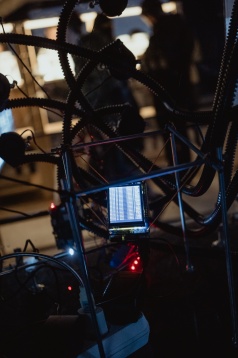 S-a încheiat prima ediție a expoziției BINAR, care a prezentat o radiografie a inițiativelor românești la granița dintre artă și tehnologie 