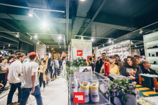 Sneaker Industry – Anxiety Pack