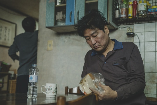 PARAZIT, filmul coreean fenomen cu 6 nominalizări la Oscar, se vede în 26 de cinematografe Cinema City din România