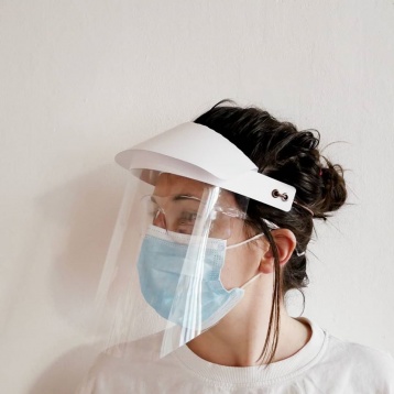 Designeri și arhitecți în ajutorul medicilor din România