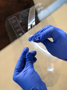 Designeri și arhitecți în ajutorul medicilor din România