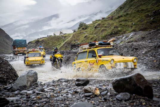 Documentary Mondays revine–acum, la voi acasă