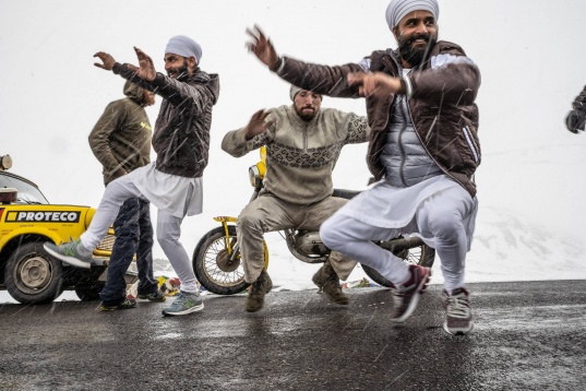 Documentary Mondays revine–acum, la voi acasă