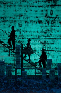 RINOCERII de Eugène Ionesco, un spectacol emblematic semnat de Robert Willson, va putea fi vizionat pentru prima dată online, în TEATROTECA TNC