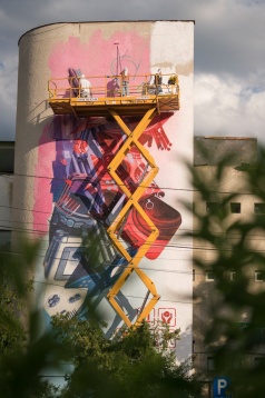 Noi lucrări în galeria de artă stradală a Sibiului. Facultatea de Inginerie, Baza Hipică și Aeroportul, printre locațiile SISAF 2020