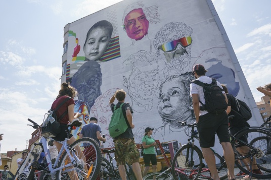 Cea mai mare lucrare de artă stradală din România va fi la Sibiu - peste 1.600 metri pătrați de culoare completează Turul de Street Art