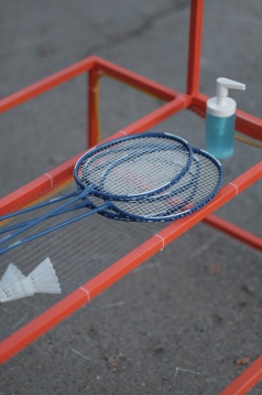 RDW Open Air propune vizitatorilor un joc de blueminton prezentat de Absolut