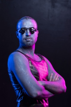 MASCULIN, un spectacol despre misterele creierului uman - în premieră online, pe unteatru cinematic