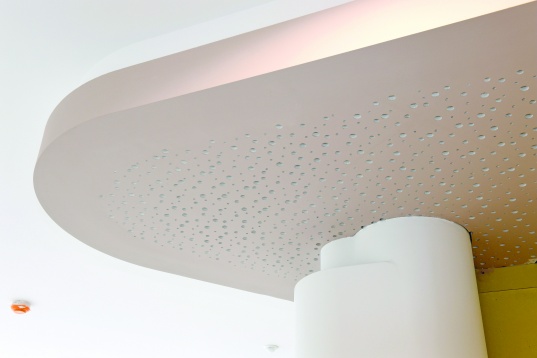 Siniat prezintă Createx/Creason – noua gamă de soluții decorative și acustice