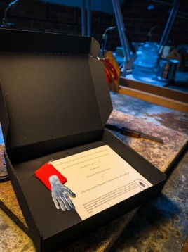 Artiștii bijutieri din România răsplătesc eforturile cadrelor medicale din prima linie cu o medalie de onoare  