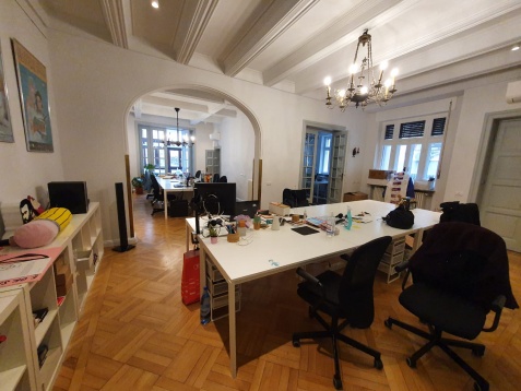 Ne-am mutat. Tot în Cartierul Creativ. 