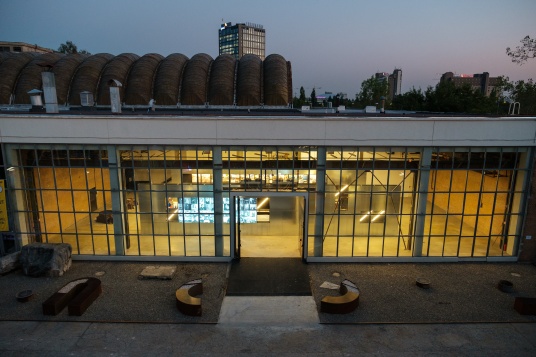 Combinat.ro, despre comunitatea artistică și creativă a Combinatului Fondului Plastic 