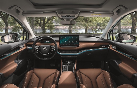 ENYAQ iV înseamnă mobilitate electrică plus toate beneficiile deja cunoscute ale mărcii ŠKODA