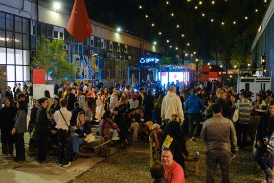 IQOS susține noua generație de artiști din cadrul DIPLOMA