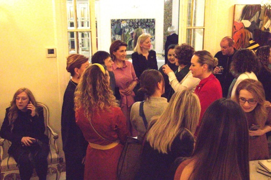 Roma, în anotimpul ”Florilor din porțelan” create de Ana Wagner