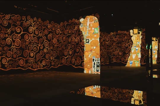 MINA, primul spațiu imersiv din România și cel mai mare centru de new media art din Europa de Sud Est, se deschide la București